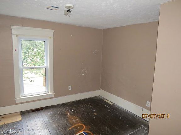 5th image of 563 W Hopocan Ave
