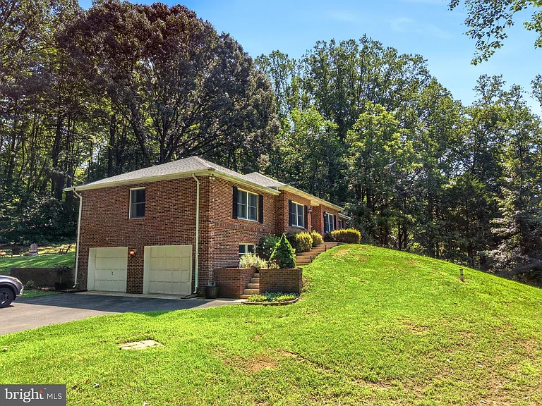 2641 Dogwood Ln — Photo 2