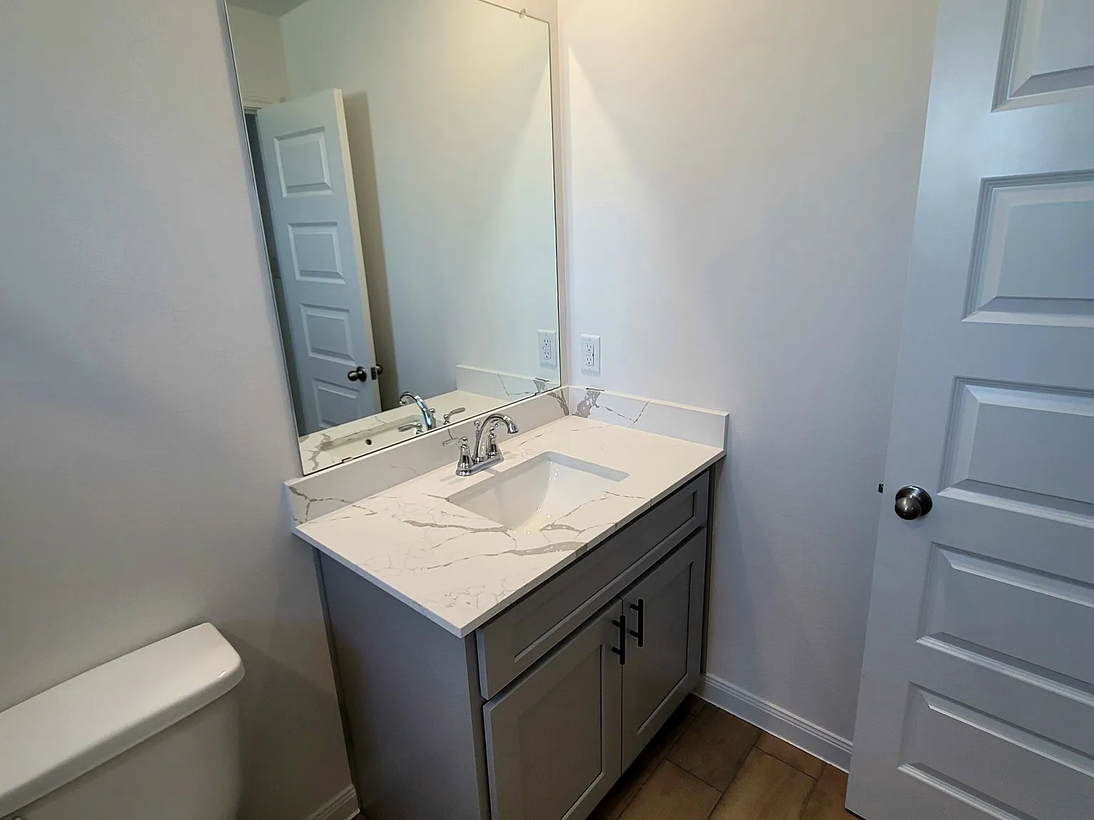 4 bed, 3.5 bath, 2400 sqft, $1,364 — Photo 4