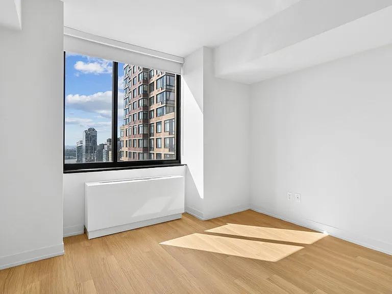 Columbus Cir #S35C — Photo 17