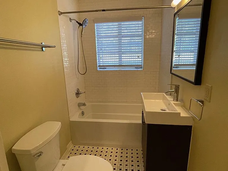 1406 Broadway St — Photo 18