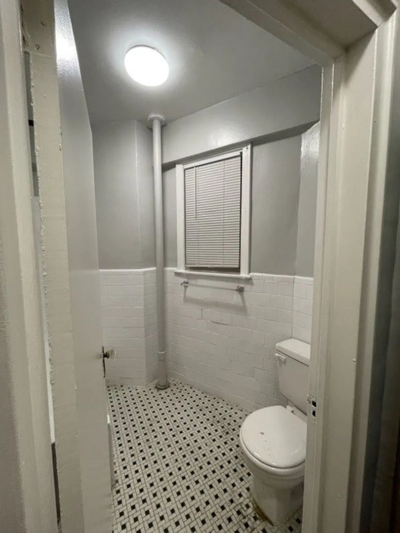 1916 R Street — Photo 2