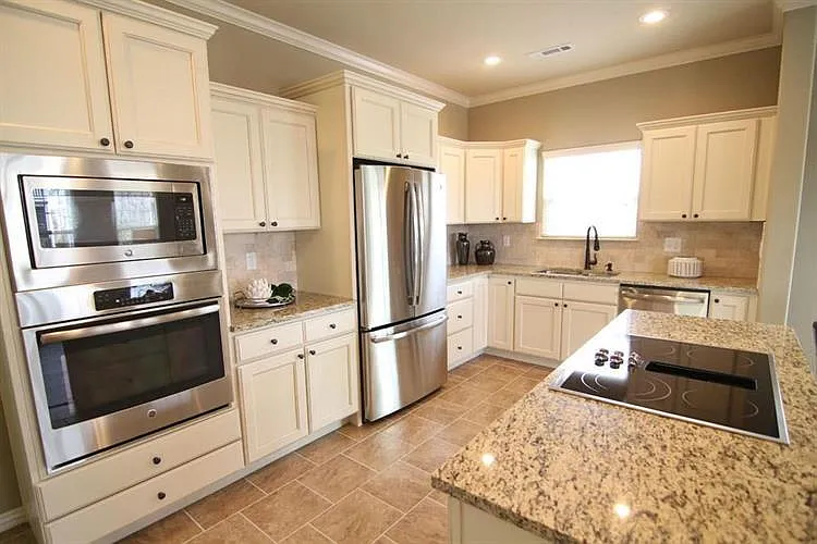 4171 W Marlowe Ln — Photo 2