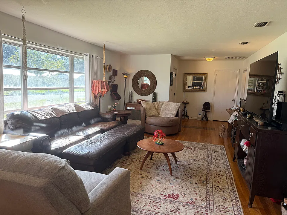 3043 Sherwood Dr