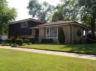 8900 Meade Ave, Oak Lawn, IL 60453