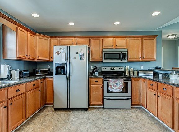 5th image of 411 Bluegrass Dr