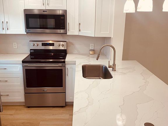 4th image of 2121 NE 1st Ct APT 106