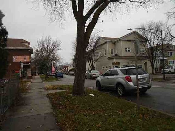 Exterior Neighborhood (street photo)
