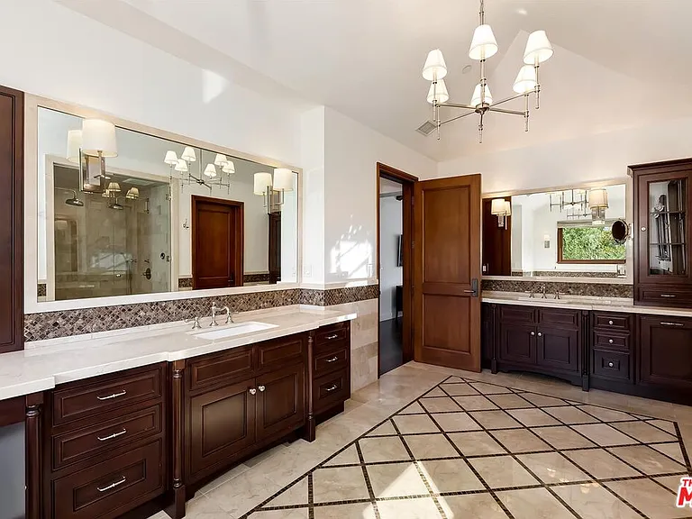 2134 La Mesa Dr — Photo 33