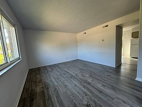 1st image of 523 Greenfield Ln #1