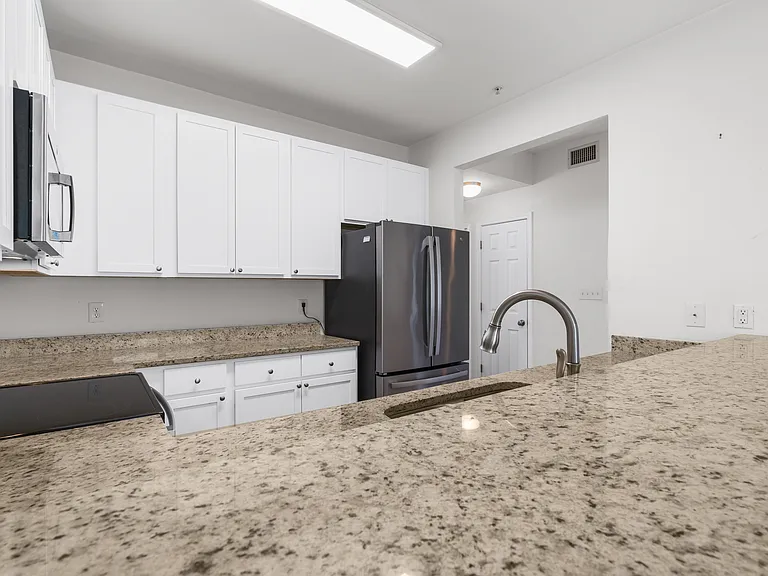 1701 E 1st St — Photo 12