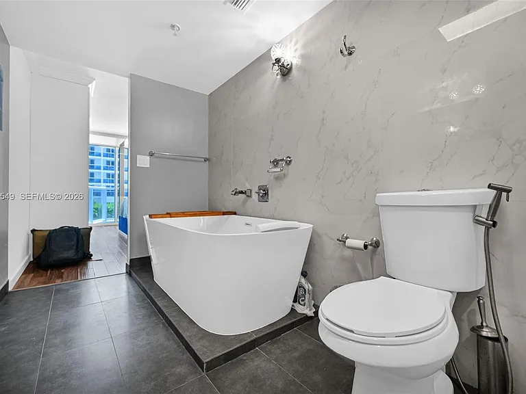 2401 Collins Ave #504 — Photo 18