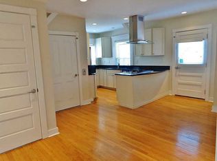 17 John St, Bristol, RI 02809