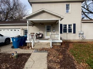 611 W 2nd St, Dixon, IL 61021