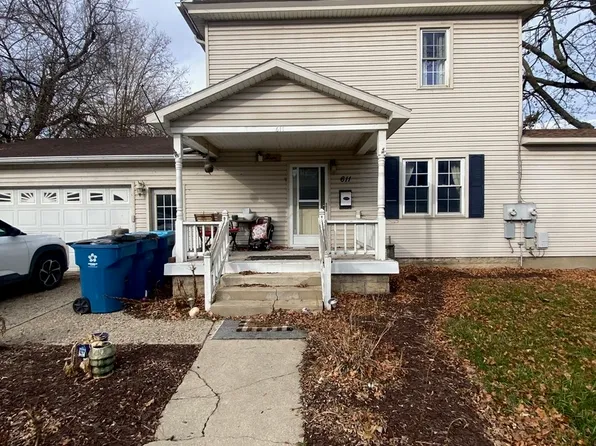 611 W 2nd St, Dixon, IL 61021