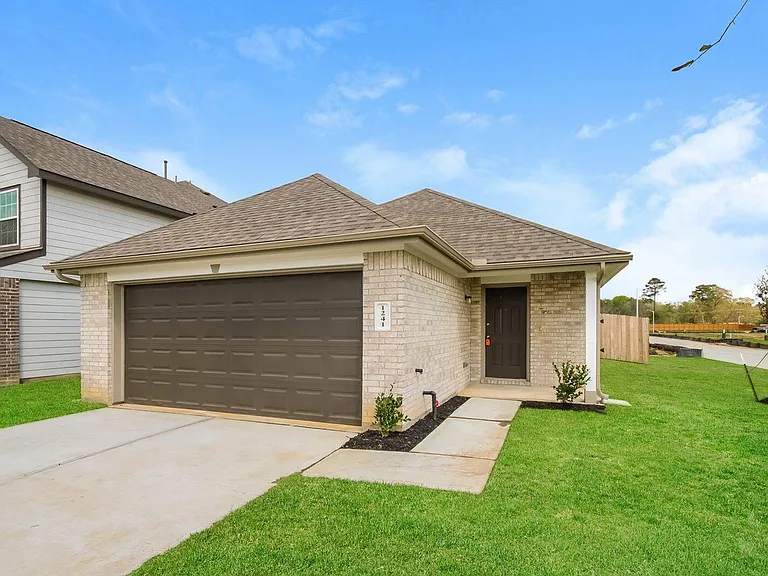 1241 Narrow Heights Dr — Photo 1