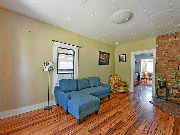 2nd image of 814 Beekman Ave