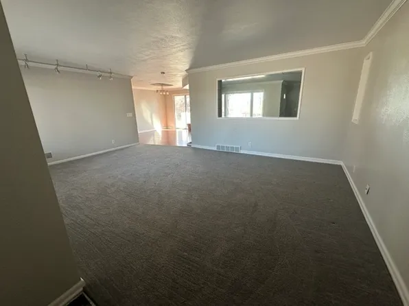 2423 S 50th St, Omaha, NE 68106