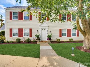 526 N Terry Ln, Monroe Township, NJ 08831