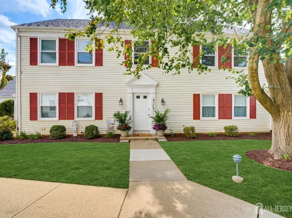 526 N Terry Ln, Monroe Township, NJ 08831