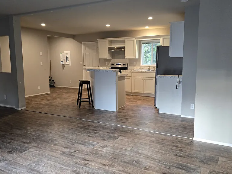 1270 E Lakeshore Dr W — Photo 7