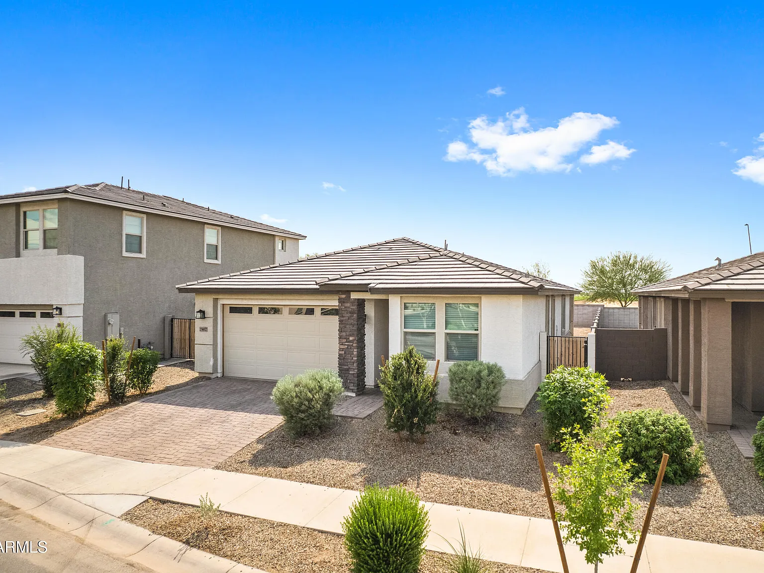 4 bed, 2.5 bath, 1933 sqft, $3,000 — Photo 1