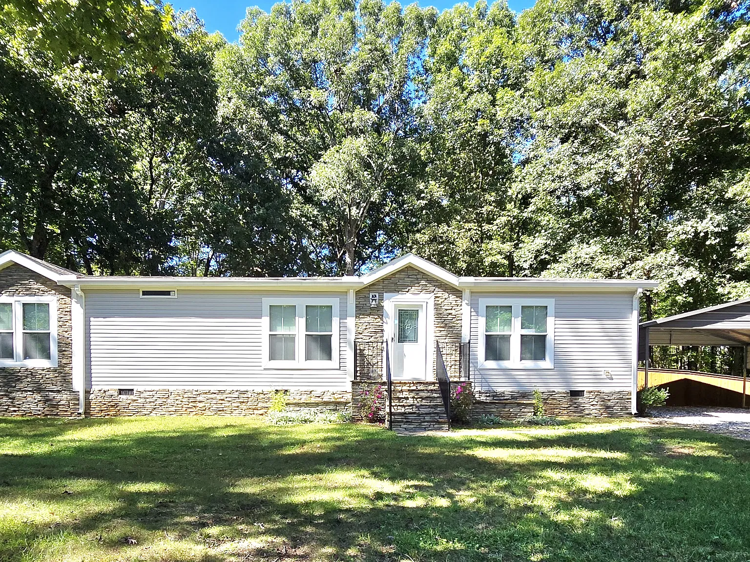 3 bed, 1890 sqft, $2,350 — Photo 1
