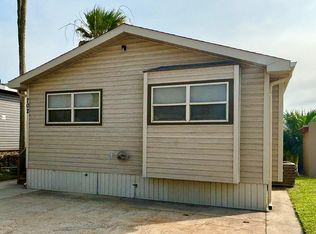 702 E Clam Cir, Port Isabel, TX 78578