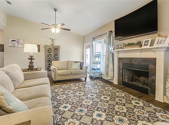 3rd image of 2700 Creole Ct