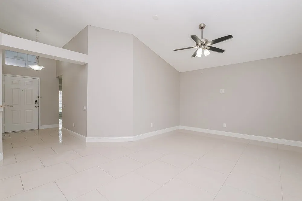 3 bed, 2.0 bath, 1401 sqft, $2,945 — Photo 4