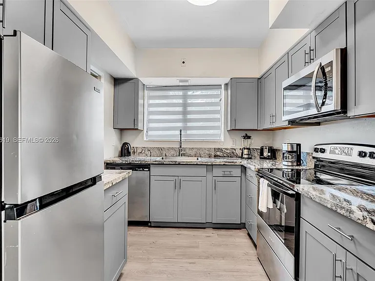 10002 E Bay Harbor Dr #7 — Photo 12