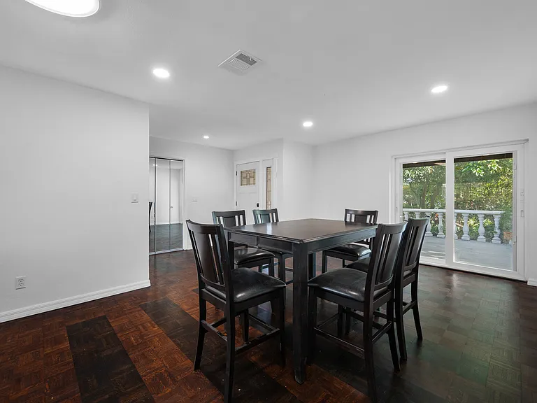 1764 Linwood Cir — Photo 30