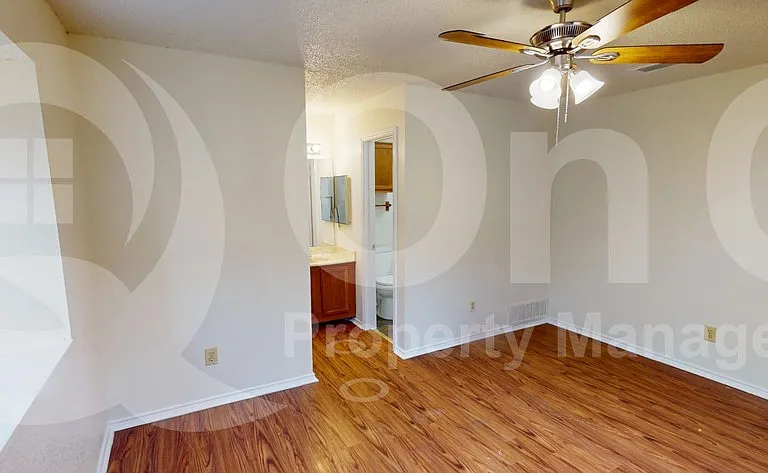 732 Versailles St — Photo 15