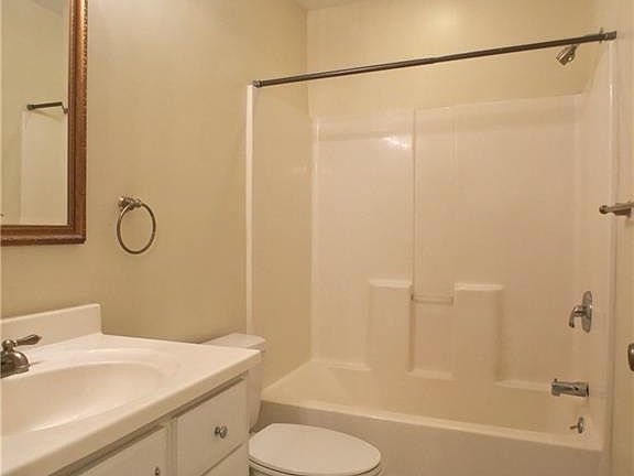 5th image of 525-B E 58th St