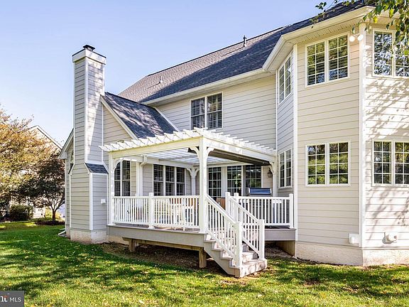 4th image of 12 Cherry Farm Ln