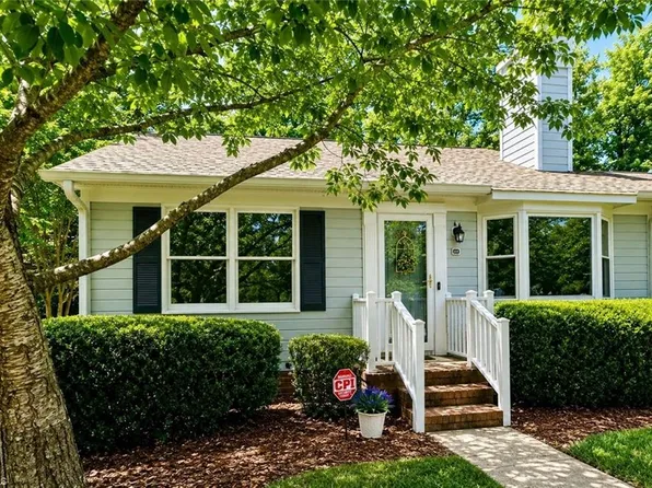 21 Park Village Ln Unit A, Greensboro, NC 27455