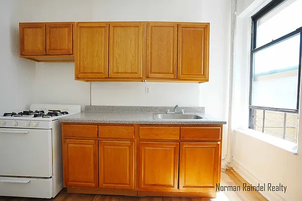 Rented by Norman Raindel, LREB | media 5