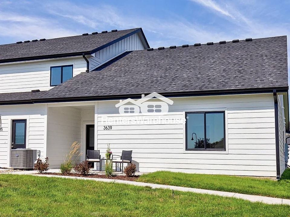1st image of 3639 NE Kara Ln