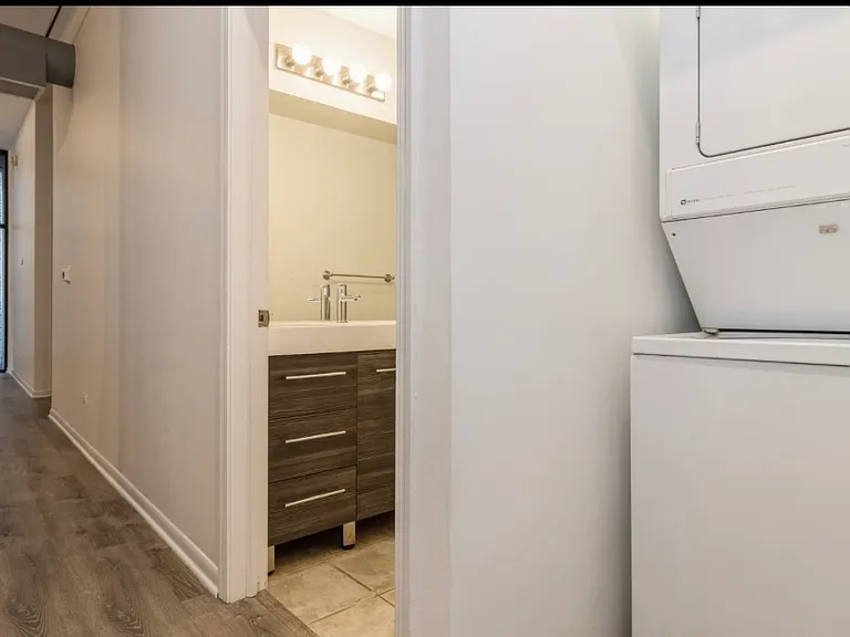 400 W Ontario St #507 — Photo 15