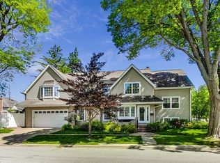 826 S Hillside Ave, Elmhurst, IL 60126