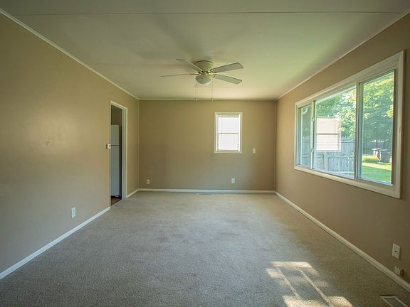 4th image of 206 Montifiore St