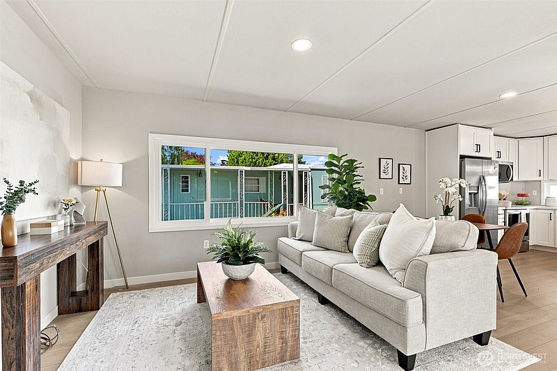 3rd image of 18501 52nd Avenue W #62