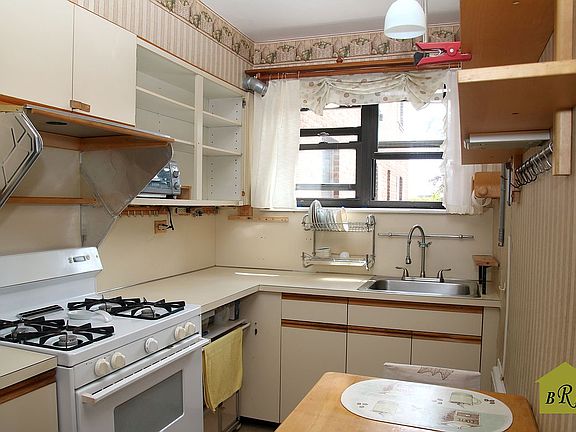 5th image of 1478 E 28th St #5N