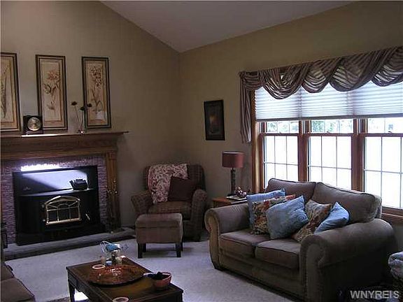 3rd image of 7365 Winbert Dr