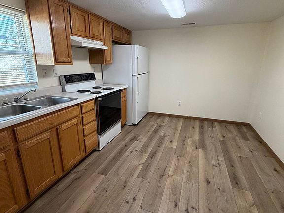 4th image of 614 1/2 Broad St