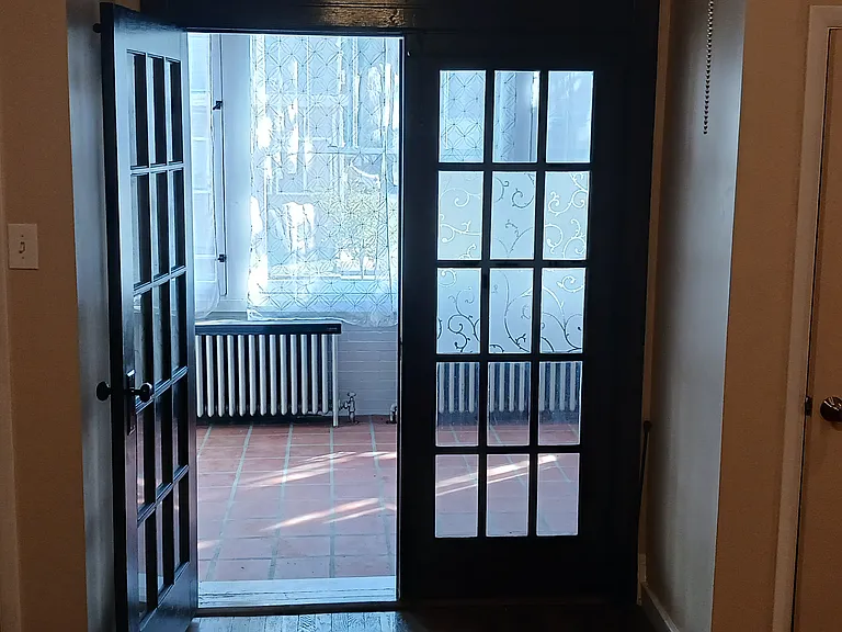 404 2nd St #1 — Photo 2