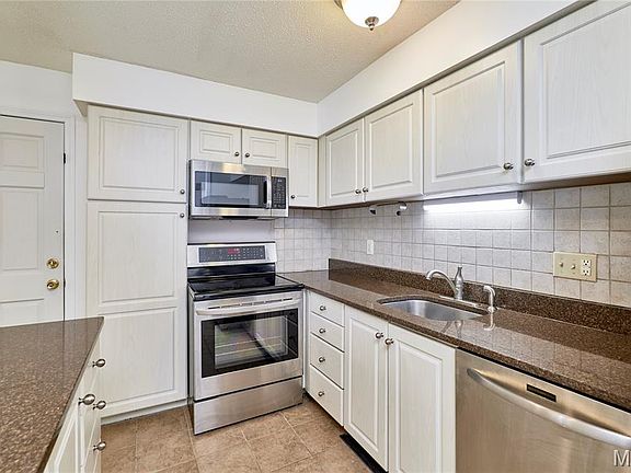 4th image of 11978 Meadow Grove Ct