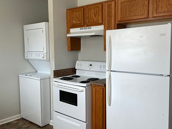 4th image of 393 Lower Stone Ave APT B