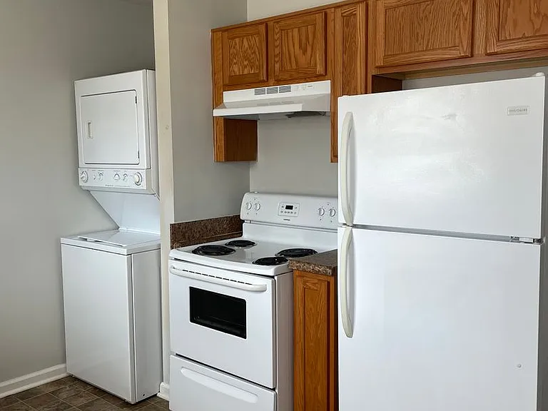 393 Lower Stone Ave #B — Photo 4
