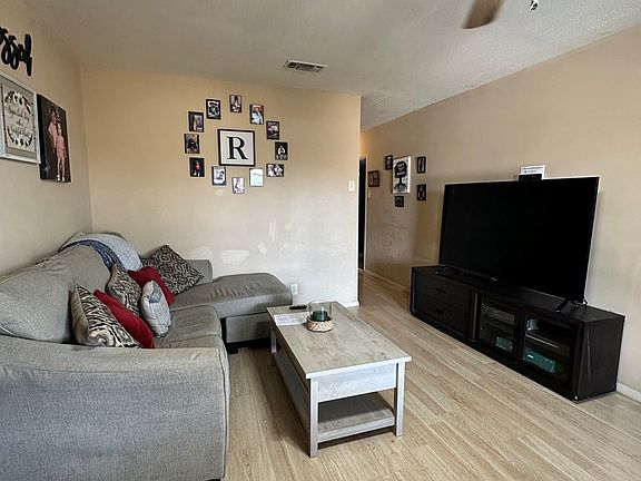 2nd image of 1418 Roosevelt St